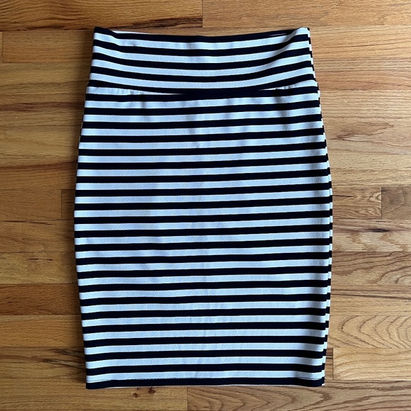 Lularoe Cassie Black & White Stripe Pencil Skirt size M - Picture 1 of 8